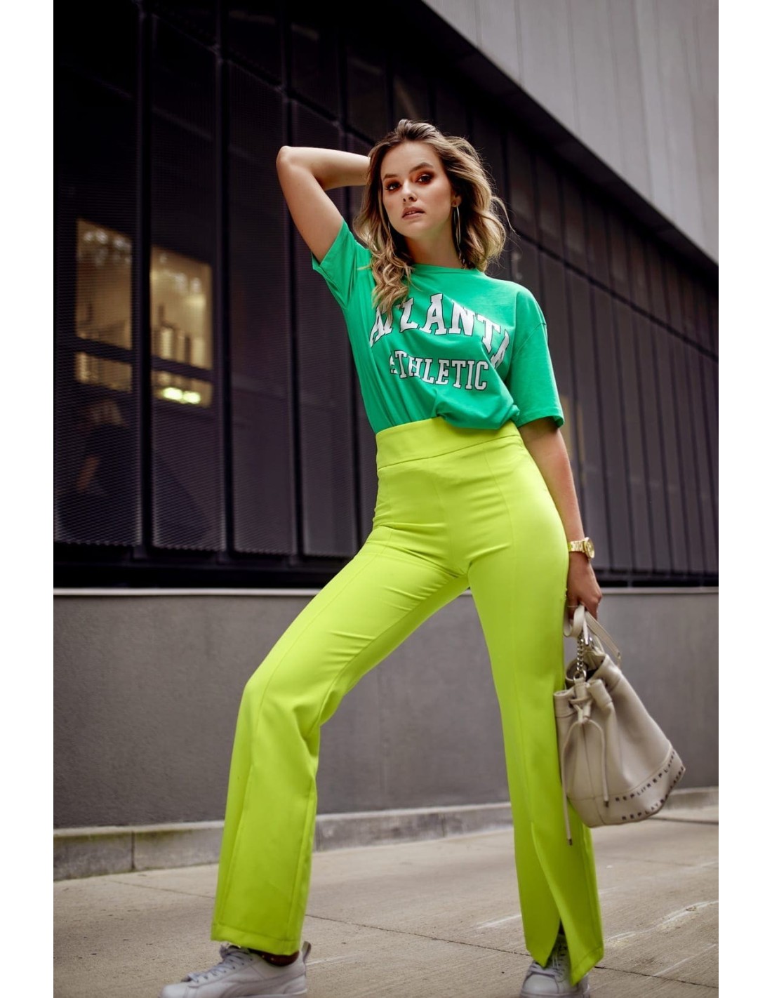 Pantaloni eleganti dama cu crapatura neon lime 502800 - Magazin online - Boutique